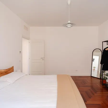 Lunaria Vatican Apartment *